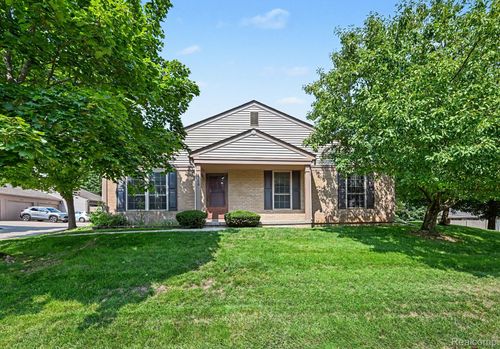 3150 Hidden Ridge Dr, Waterford, MI, 48328-2582 | Card Image