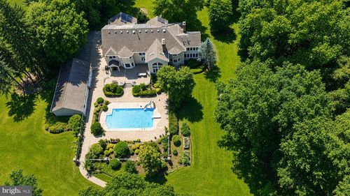 12 Hidden Hollow Dr, Hamilton, NJ, 08620-9513 | Card Image