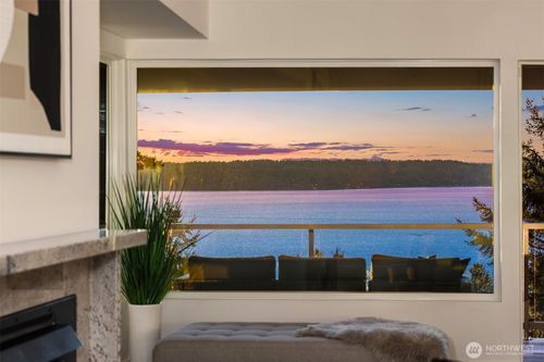 15733 25th Ave Sw, Burien, WA, 98166-2603 | Card Image