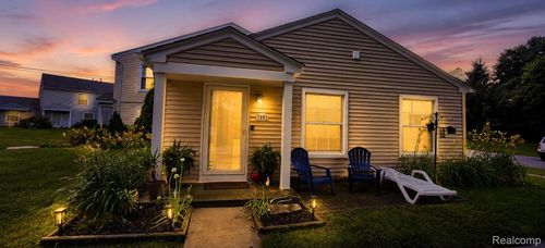7492 Hampton Dr, Davison, MI, 48423-2205 | Card Image