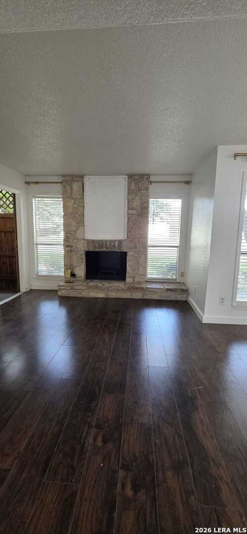 138j-3843 Barrington St, San Antonio, TX, 78217-4109 | Card Image