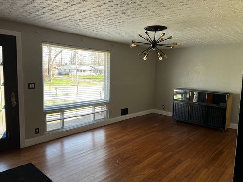 33 Westwood Dr, Mount Vernon, IL, 62864-2219 | Card Image