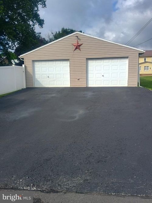 306 Ridgley St, ORBISONIA, PA, 17243-9415 | Card Image