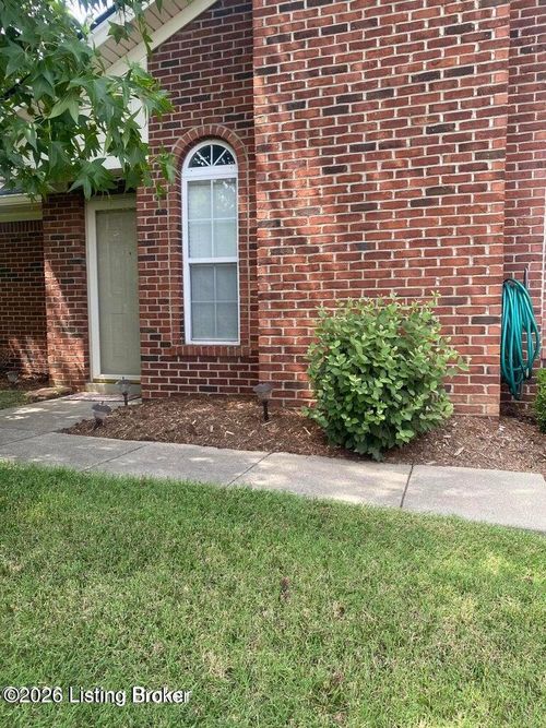 11305 Ridge Lake Dr, Louisville, KY, 40272-5204 | Card Image