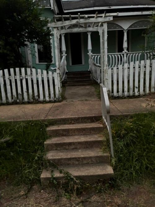 807 E Main St, Winnfield, LA, 71483-3340 | Card Image