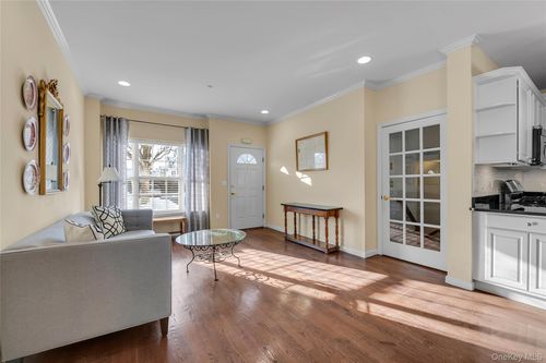 286-286 Spring Dr, East Meadow, NY, 11554-2270 | Card Image