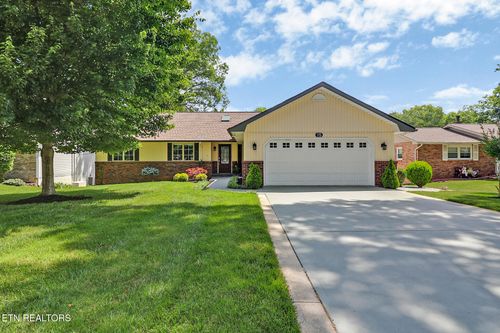 15 Meadowlark Cir, Crossville, TN, 38558-8552 | Card Image