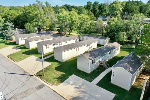 914-924 Renfrow & 204 W Trish Knight, West Plains, MO, 65775 | Card Image