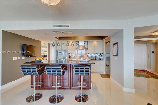 APT-703 - 1 N Ocean Blvd, Condo with 2 bedrooms, 3 bathrooms and null parking in Pompano Beach FL | Image 10