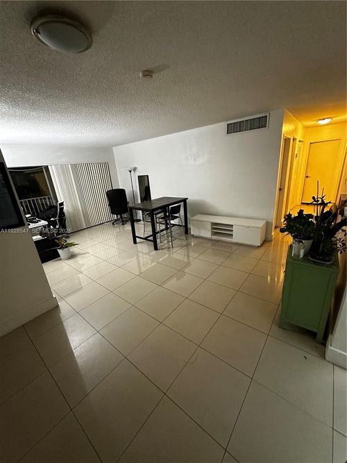 apt-2f-4300 Nw 79th Ave, Doral, FL, 33166-6354 | Card Image