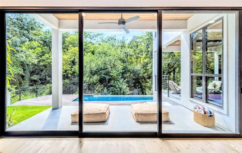 655 Kessler Reserve Ct, Dallas, TX, 75208-0100 | Card Image