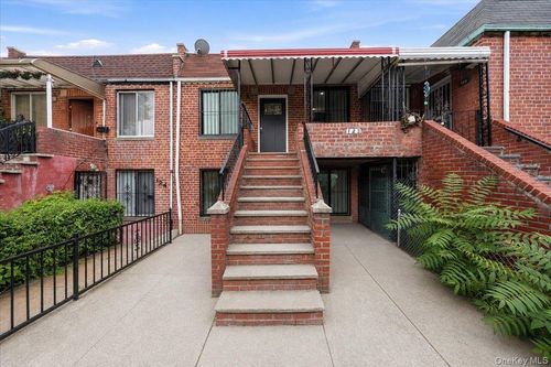 122 E 46th St, New York, NY, 10017-2611 | Card Image