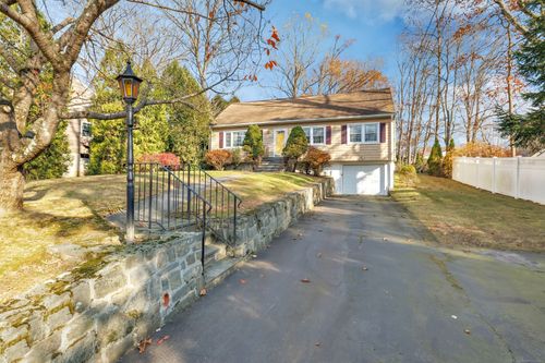 111 Bassick Road, Trumbull, CT, 06611 | Card Image