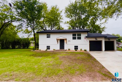 5601 W Circle Dr Drive, Sioux Falls, SD, 57106 | Card Image