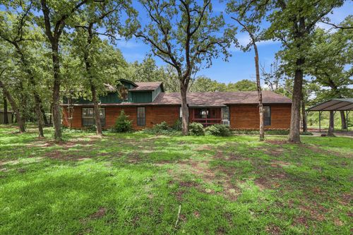 237 Brenda Ln, Gainesville, TX, 76240-8402 | Card Image
