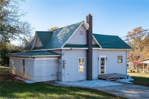 109 Reeves Ln, Elkin, NC, 28621-3236 | Card Image