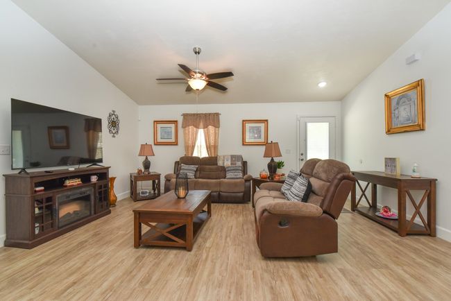 359 Mae Cato Dr, House other with 4 bedrooms, 2 bathrooms and null parking in MIDWAY FL | Image 5