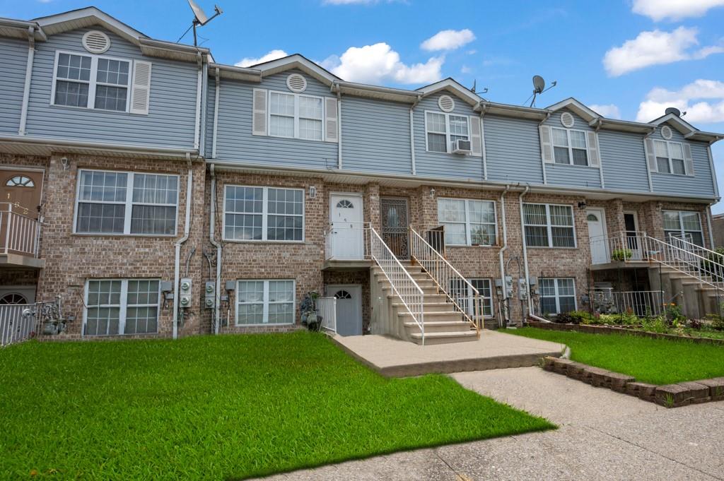 Pond Way, Staten Island, NY 10303