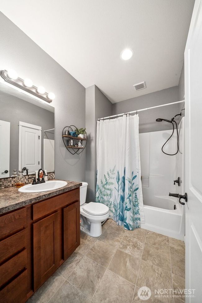 Jr Primary bathroom on main floor. | Image 13