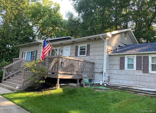 747 Bloomingburg Rd, Bloomingburg, NY, 12721-2916 | Card Image