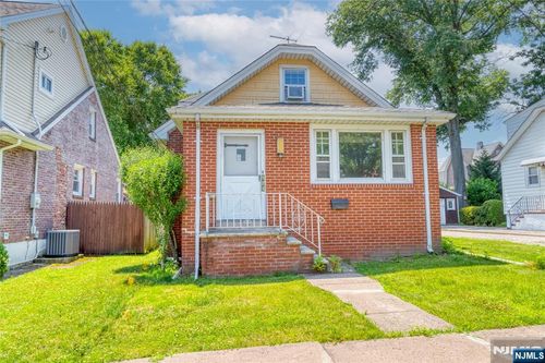 824 Linden Ave, Ridgefield, NJ, 07657-1213 | Card Image