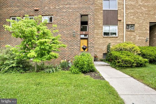 8 Campbell Pl, CAMP HILL, PA, 17011-2530 | Card Image