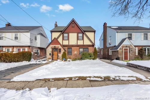 970 Benris Ave, Franklin Square, NY, 11010-2437 | Card Image