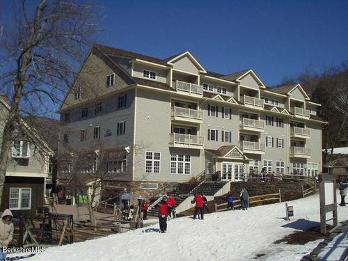 872 Jj'S Lodge, Hancock, MA, 01237 | Card Image
