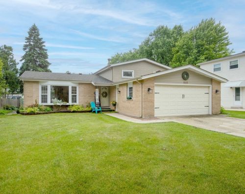 1909 E Maya Lane, Mount Prospect, IL, 60056 | Card Image