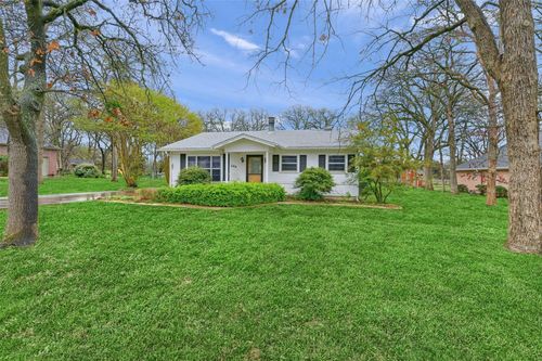244 Cayuga Trl, Gainesville, TX, 76240-9544 | Card Image