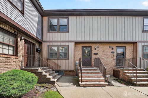 136 Highview Dr, Woodbridge, NJ, 07095-3906 | Card Image