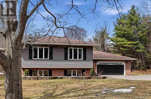 527 Moss Rd, Sault Ste. Marie, ON, P6A0B5 | Card Image