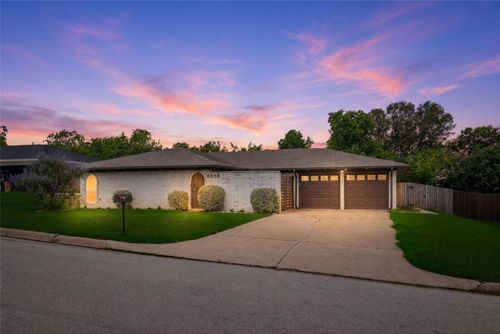 6808 Winifred Dr, Fort Worth, TX, 76133-5036 | Card Image
