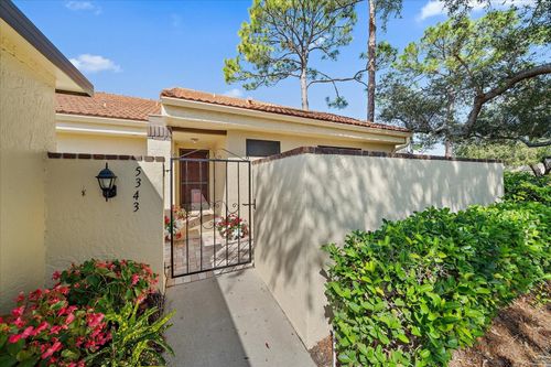 33-5343 Huntingwood Ct, SARASOTA, FL, 34235-5649 | Card Image