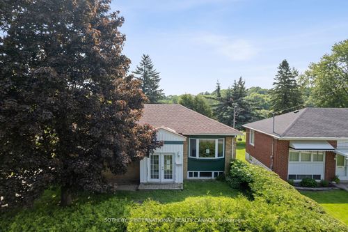 118 Queen St, Newmarket, ON, L3Y2E8 | Card Image