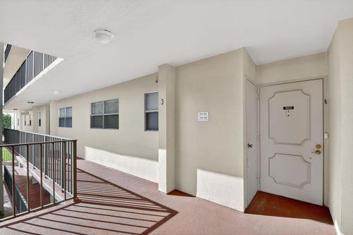 303-3524 Via Poinciana, Lake Worth, FL, 33467-2837 | Card Image