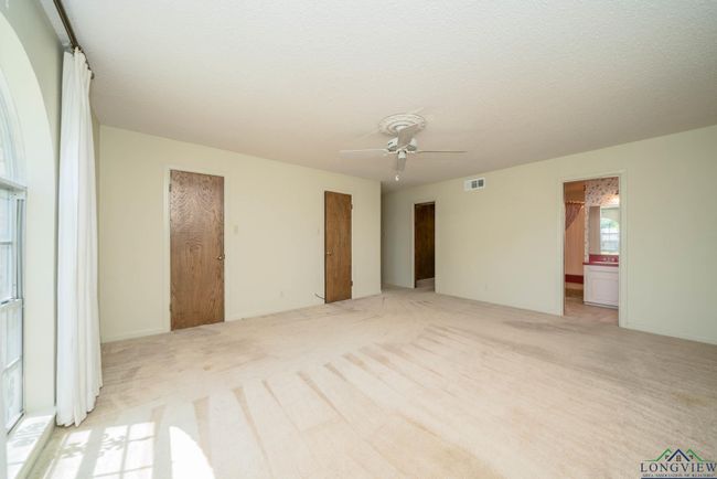 107 Tulip St, House other with 3 bedrooms, 3 bathrooms and null parking in White Oak TX | Image 36