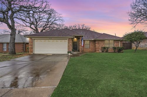 1916 Canterbury Circle, Fort Worth, TX, 76112 | Card Image