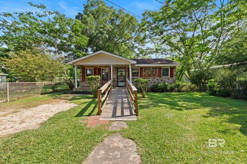220 Liberty St, Atmore, AL, 36502-1518 | Card Image