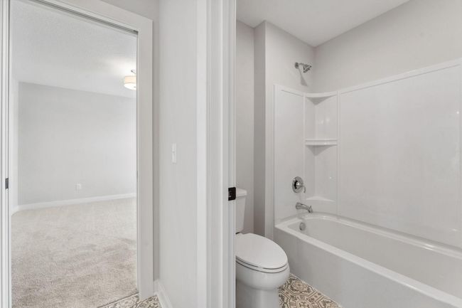 Jack-and-Jill bathroom | Image 25