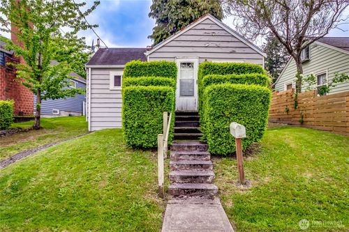 9817 35th Ave Sw, Seattle, WA, 98126-4005 | Card Image