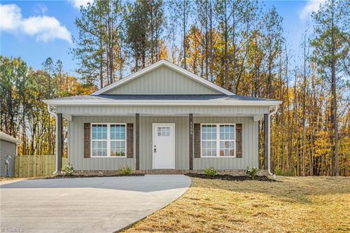 1105 Sunset Dr, Thomasville, NC, 27360-3440 | Card Image