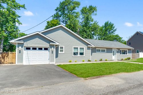 332 Beach Ave, Beachwood, NJ, 08722-2721 | Card Image