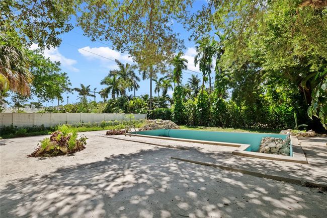 10635 Ne 11 Th Ct, House other with 3 bedrooms, 2 bathrooms and null parking in Miami Shores FL | Image 14