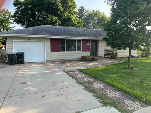 139 E Klubertanz Dr, Sun Prairie, WI, 53590-1448 | Card Image