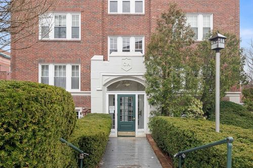 apt-32-21 Bradlee Rd, Medford, MA, 02155-3131 | Card Image