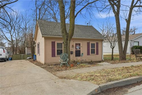 537 E Mill St, Liberty, MO, 64068-1828 | Card Image