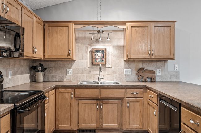 A sleek tile backsplash adds the perfect finishing touch to this stylish kitchen! | Image 9