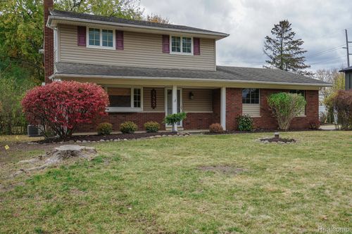 5445 Frankwill Ave, Clarkston, MI, 48346-3727 | Card Image