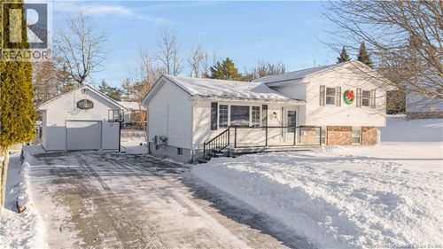 17 Autumnwood Ave, Quispamsis, NB, E2E1V6 | Card Image
